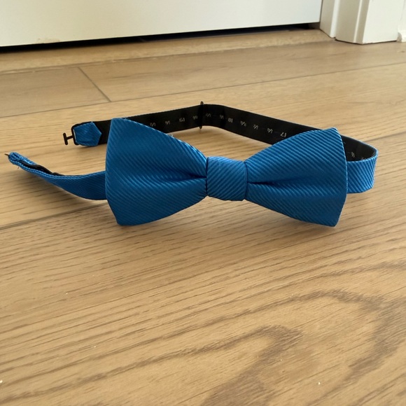Apt. 9 Adjustable Vibrant Blue Bow Tie - Picture 4 of 5